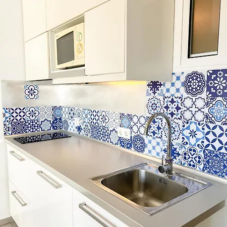 Апартаменти Elegant 1bdr Bright Flat With Pool *