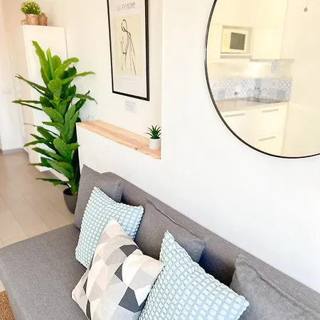 Elegant 1bdr Bright Flat With Pool