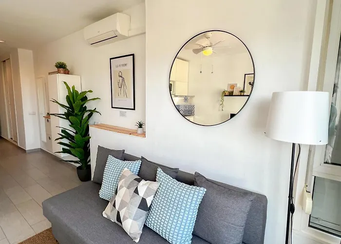 Apartment Elegant 1bdr Bright Flat With Pool