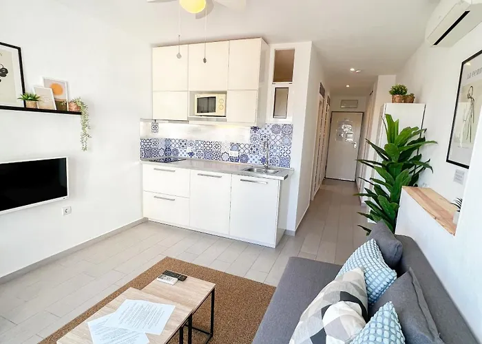 Elegant 1bdr Bright Flat With Pool *